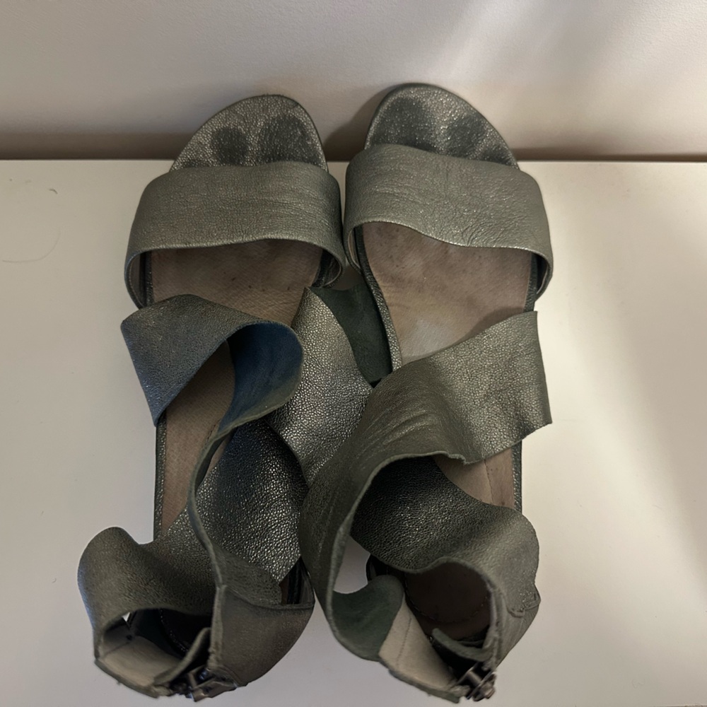 Elegant Metallic Women's Sandals